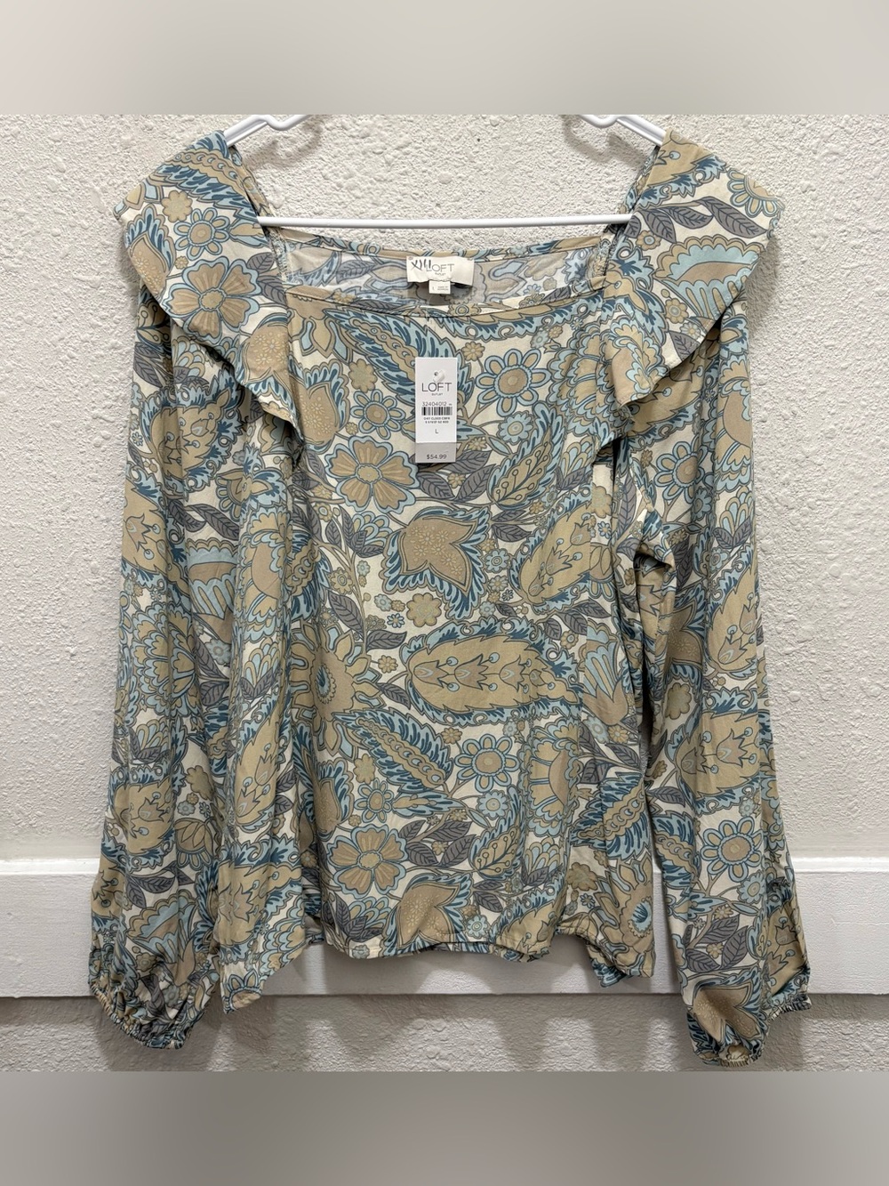 Loft Outlet Beige and Blue Floral Pattern Blouse NWT L